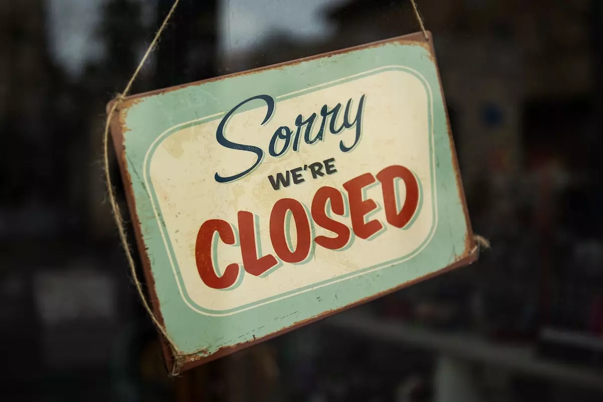 Pic of shop sign: sorry we're closed